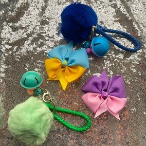 2 key chains and 2 hair clips for $5
